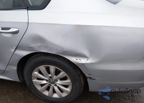 2013 Volkswagen Passat S z USA, uszkodzony, nr VIN 1VWAP7A39DC059258